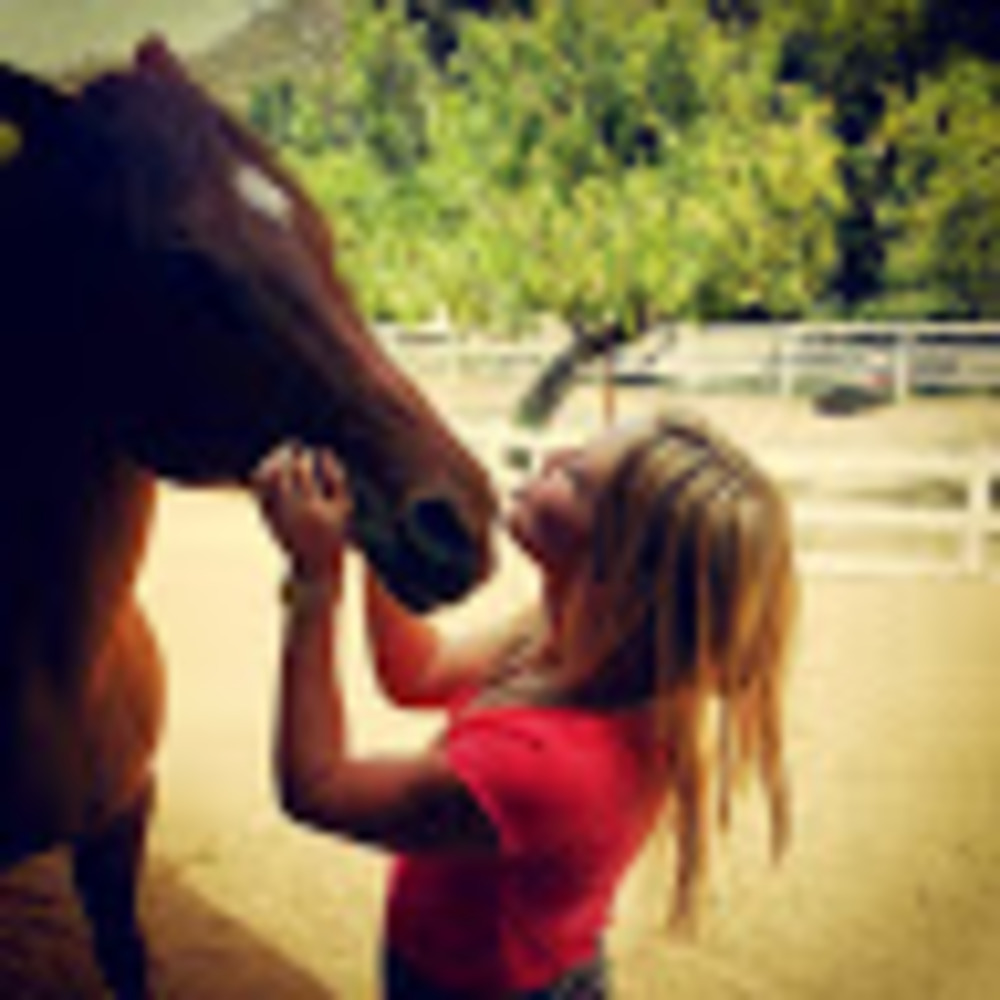 Meet your Posher, Caitlin